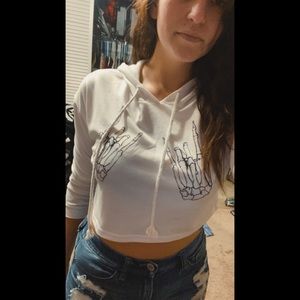 🤘🏼 Rocker hands crop 🤘🏼